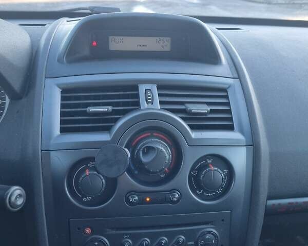 Синий Рено Меган, объемом двигателя 1.6 л и пробегом 300 тыс. км за 4200 $, фото 13 на Automoto.ua