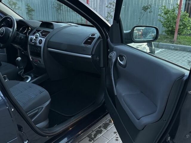 Синій Рено Меган, об'ємом двигуна 1.6 л та пробігом 100 тис. км за 5800 $, фото 9 на Automoto.ua