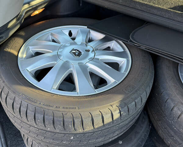 Синий Рено Меган, объемом двигателя 2 л и пробегом 196 тыс. км за 6499 $, фото 23 на Automoto.ua