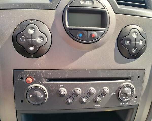 Синий Рено Меган, объемом двигателя 1.6 л и пробегом 234 тыс. км за 6000 $, фото 5 на Automoto.ua