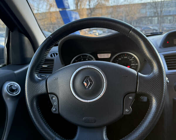 Синий Рено Меган, объемом двигателя 2 л и пробегом 196 тыс. км за 6499 $, фото 9 на Automoto.ua