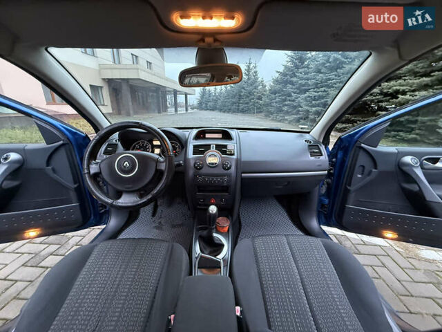 Синій Рено Меган, об'ємом двигуна 1.6 л та пробігом 208 тис. км за 5250 $, фото 16 на Automoto.ua