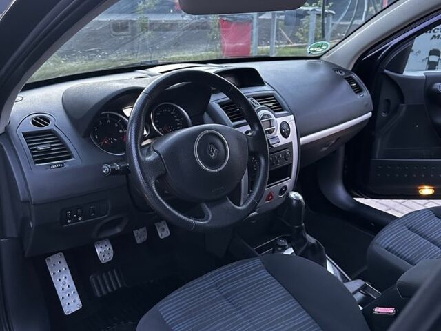 Синій Рено Меган, об'ємом двигуна 1.6 л та пробігом 100 тис. км за 5800 $, фото 5 на Automoto.ua