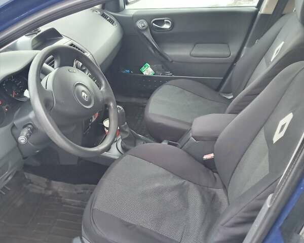 Синий Рено Меган, объемом двигателя 1.6 л и пробегом 180 тыс. км за 5600 $, фото 3 на Automoto.ua