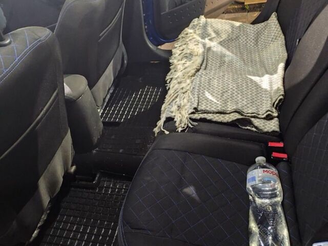 Синий Рено Меган, объемом двигателя 1.6 л и пробегом 270 тыс. км за 4700 $, фото 5 на Automoto.ua