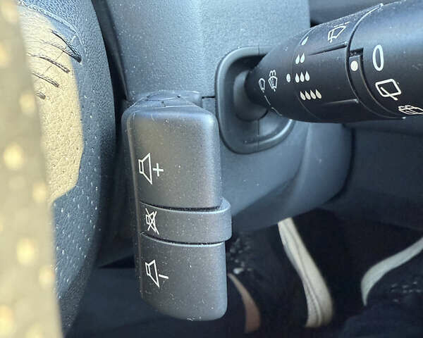 Синий Рено Меган, объемом двигателя 2 л и пробегом 196 тыс. км за 6499 $, фото 13 на Automoto.ua