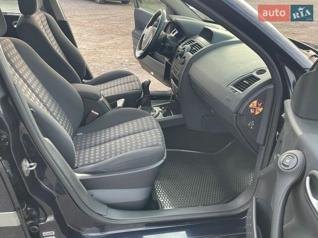 Синий Рено Меган, объемом двигателя 1.6 л и пробегом 135 тыс. км за 6350 $, фото 40 на Automoto.ua