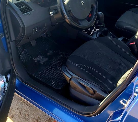 Синий Рено Меган, объемом двигателя 1.6 л и пробегом 342 тыс. км за 5000 $, фото 4 на Automoto.ua