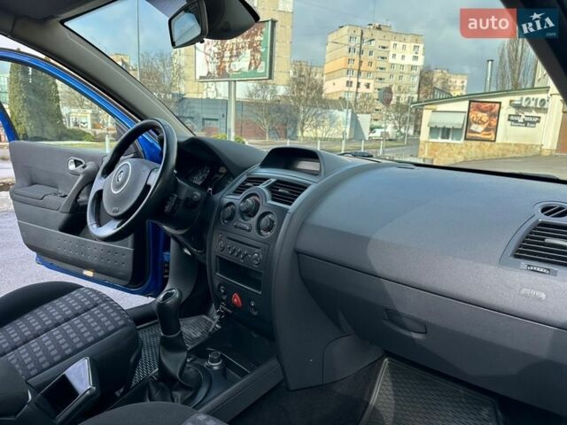 Синій Рено Меган, об'ємом двигуна 1.6 л та пробігом 190 тис. км за 5250 $, фото 24 на Automoto.ua