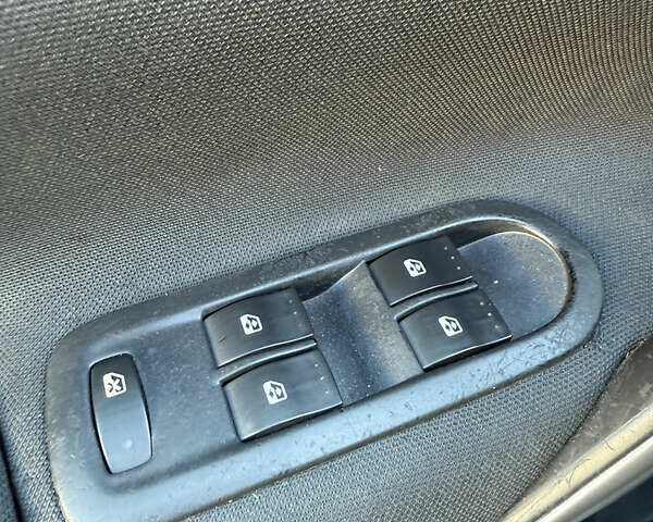 Синий Рено Меган, объемом двигателя 2 л и пробегом 196 тыс. км за 6499 $, фото 20 на Automoto.ua