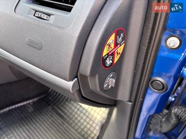 Синий Рено Меган, объемом двигателя 1.6 л и пробегом 206 тыс. км за 6200 $, фото 25 на Automoto.ua