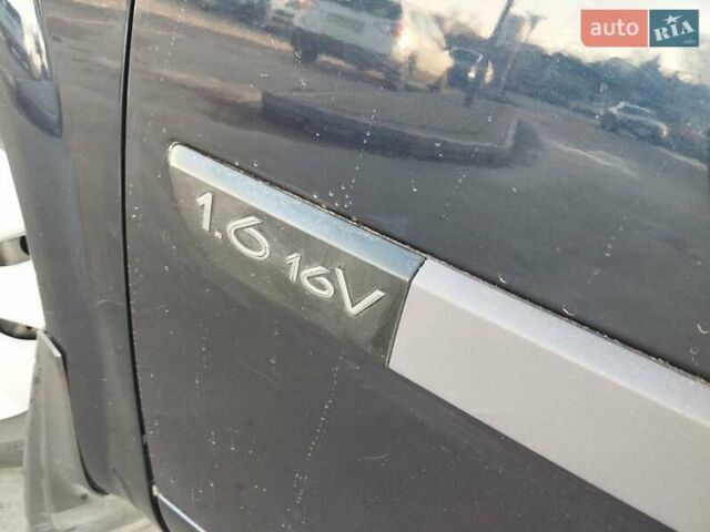Синий Рено Меган, объемом двигателя 1.6 л и пробегом 263 тыс. км за 4190 $, фото 12 на Automoto.ua