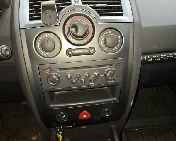 Синий Рено Меган, объемом двигателя 1.6 л и пробегом 228 тыс. км за 5500 $, фото 17 на Automoto.ua