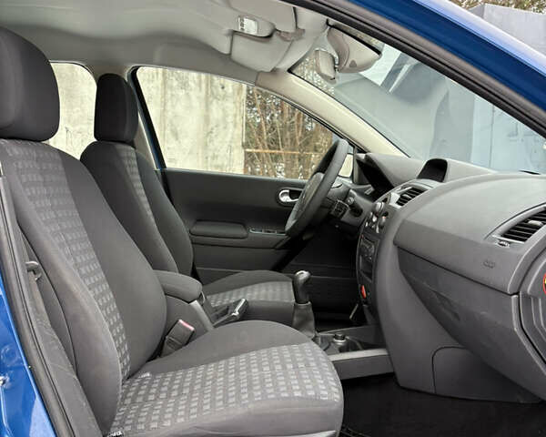 Синій Рено Меган, об'ємом двигуна 1.6 л та пробігом 215 тис. км за 5700 $, фото 37 на Automoto.ua