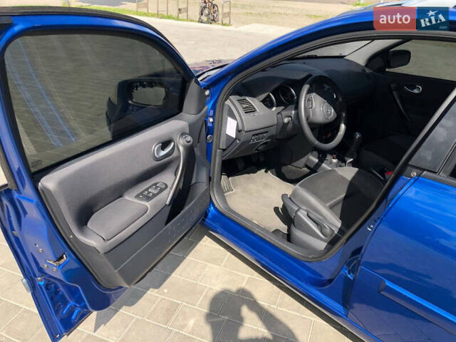 Синий Рено Меган, объемом двигателя 1.6 л и пробегом 260 тыс. км за 6500 $, фото 21 на Automoto.ua