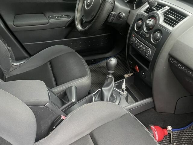 Синий Рено Меган, объемом двигателя 1.5 л и пробегом 235 тыс. км за 5400 $, фото 4 на Automoto.ua