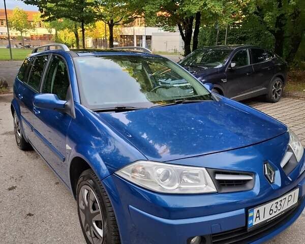Синий Рено Меган, объемом двигателя 1.6 л и пробегом 228 тыс. км за 5500 $, фото 1 на Automoto.ua