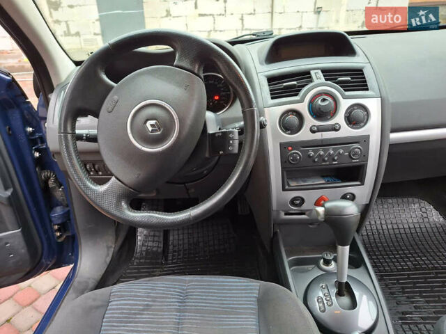 Синій Рено Меган, об'ємом двигуна 2 л та пробігом 155 тис. км за 5500 $, фото 20 на Automoto.ua