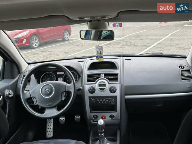 Синій Рено Меган, об'ємом двигуна 2 л та пробігом 174 тис. км за 5690 $, фото 13 на Automoto.ua