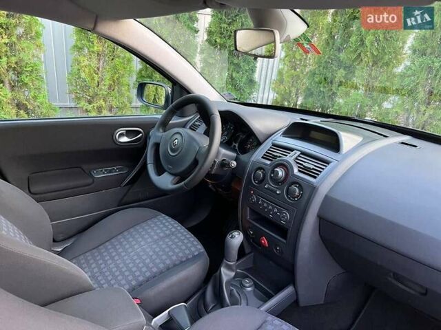 Синий Рено Меган, объемом двигателя 1.6 л и пробегом 212 тыс. км за 5600 $, фото 117 на Automoto.ua