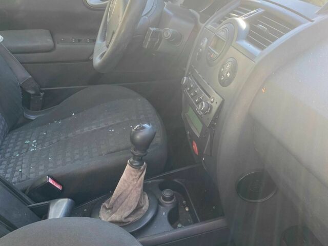 Синий Рено Меган, объемом двигателя 1.9 л и пробегом 397 тыс. км за 1120 $, фото 7 на Automoto.ua