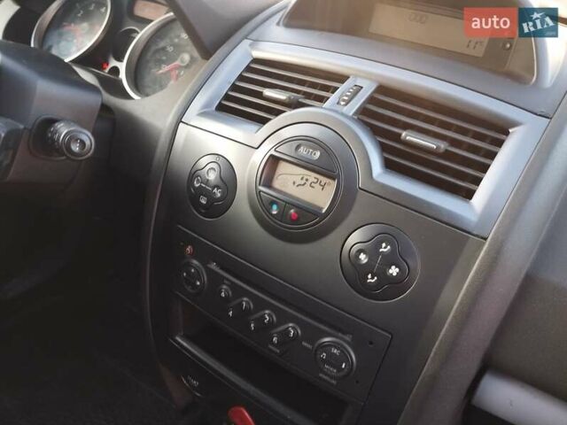 Синий Рено Меган, объемом двигателя 1.6 л и пробегом 263 тыс. км за 4290 $, фото 16 на Automoto.ua