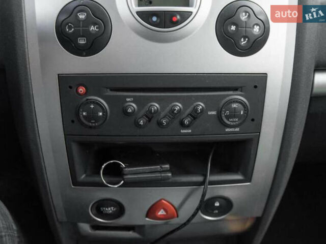 Синий Рено Меган, объемом двигателя 1.6 л и пробегом 150 тыс. км за 6200 $, фото 12 на Automoto.ua