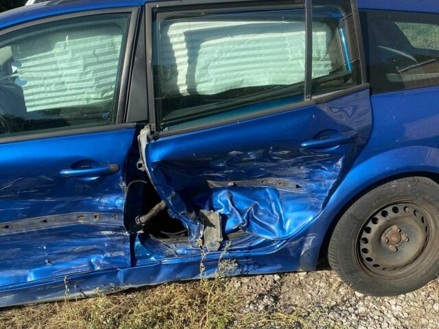 Синий Рено Меган, объемом двигателя 1.9 л и пробегом 397 тыс. км за 1120 $, фото 4 на Automoto.ua