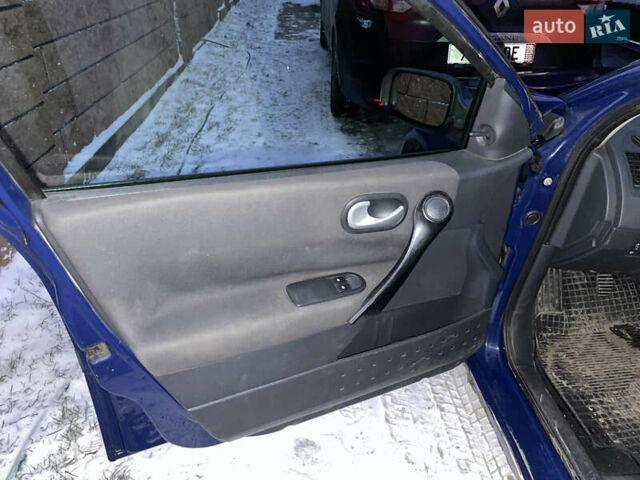 Синий Рено Меган, объемом двигателя 1.6 л и пробегом 206 тыс. км за 3999 $, фото 6 на Automoto.ua