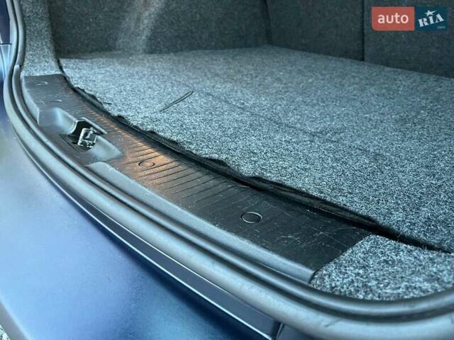 Синий Рено Меган, объемом двигателя 1.6 л и пробегом 212 тыс. км за 5600 $, фото 132 на Automoto.ua