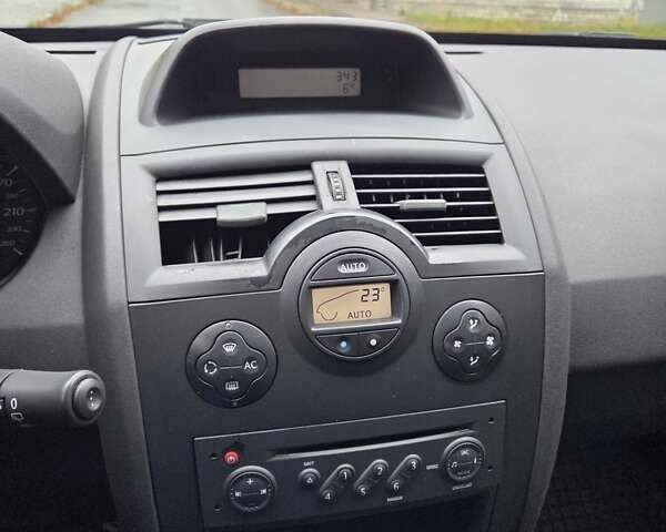 Синий Рено Меган, объемом двигателя 1.6 л и пробегом 350 тыс. км за 5000 $, фото 11 на Automoto.ua