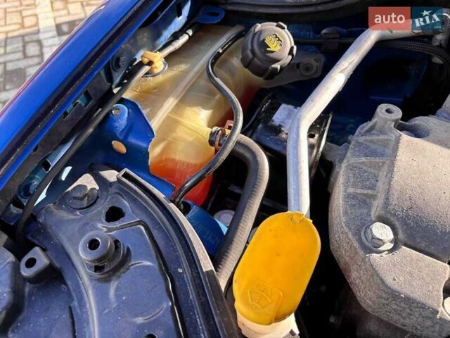 Синий Рено Меган, объемом двигателя 1.6 л и пробегом 206 тыс. км за 6200 $, фото 50 на Automoto.ua