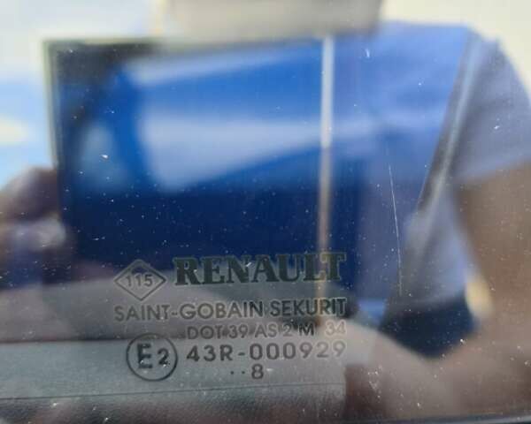 Синий Рено Меган, объемом двигателя 1.6 л и пробегом 241 тыс. км за 5700 $, фото 16 на Automoto.ua