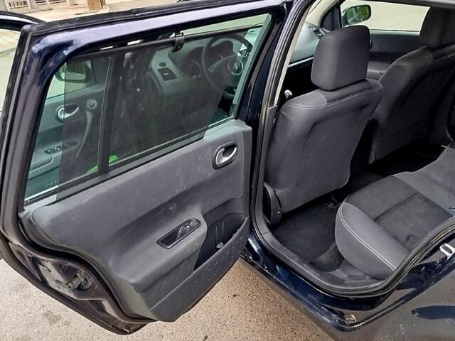 Синий Рено Меган, объемом двигателя 1.6 л и пробегом 420 тыс. км за 4500 $, фото 6 на Automoto.ua