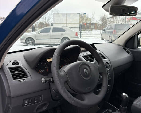Синий Рено Меган, объемом двигателя 1.6 л и пробегом 215 тыс. км за 5400 $, фото 16 на Automoto.ua