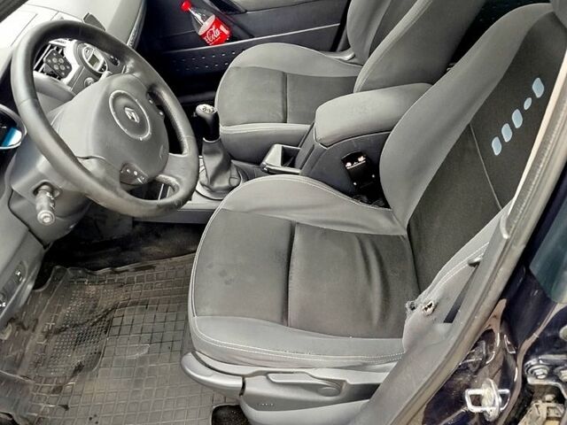 Синий Рено Меган, объемом двигателя 1.6 л и пробегом 420 тыс. км за 4500 $, фото 4 на Automoto.ua