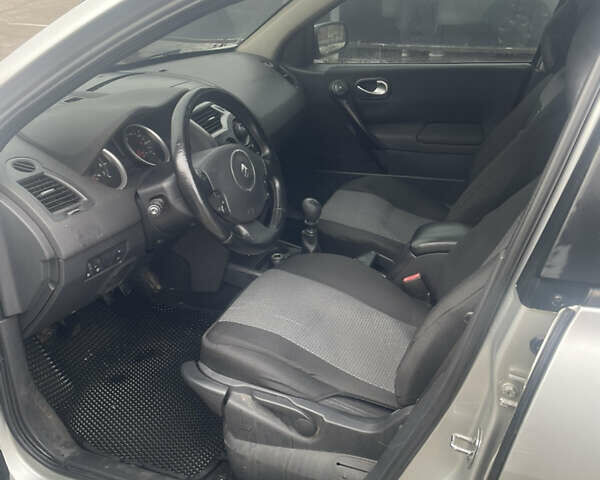 Синий Рено Меган, объемом двигателя 1.5 л и пробегом 300 тыс. км за 5200 $, фото 5 на Automoto.ua