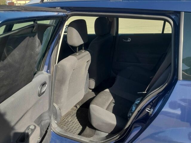 Синий Рено Меган, объемом двигателя 1.4 л и пробегом 250 тыс. км за 3900 $, фото 5 на Automoto.ua