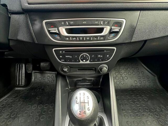 Синий Рено Меган, объемом двигателя 1.6 л и пробегом 252 тыс. км за 7200 $, фото 9 на Automoto.ua