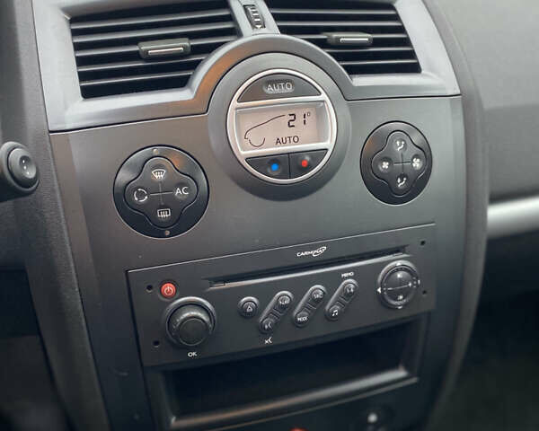 Синій Рено Меган, об'ємом двигуна 1.6 л та пробігом 186 тис. км за 6500 $, фото 18 на Automoto.ua