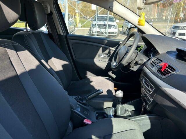 Синій Рено Меган, об'ємом двигуна 1.9 л та пробігом 215 тис. км за 6300 $, фото 15 на Automoto.ua