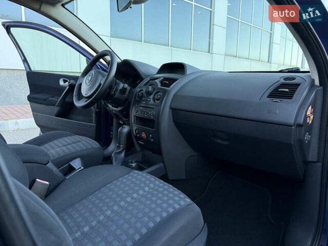 Рено Меган 2009 у Белой Церкве на Automoto.ua Синій Рено Меган, об'ємом двигуна 1.6 л та пробігом 202 тис. км за 5500 $, фото 90 на Automoto.ua