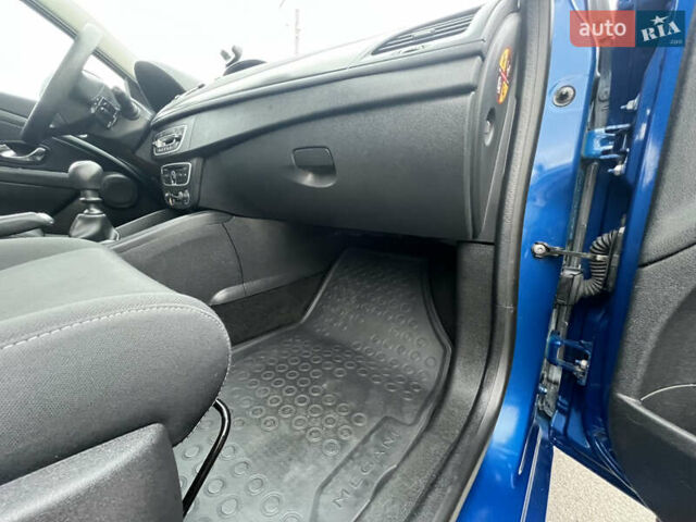 Синий Рено Меган, объемом двигателя 1.6 л и пробегом 252 тыс. км за 7000 $, фото 42 на Automoto.ua