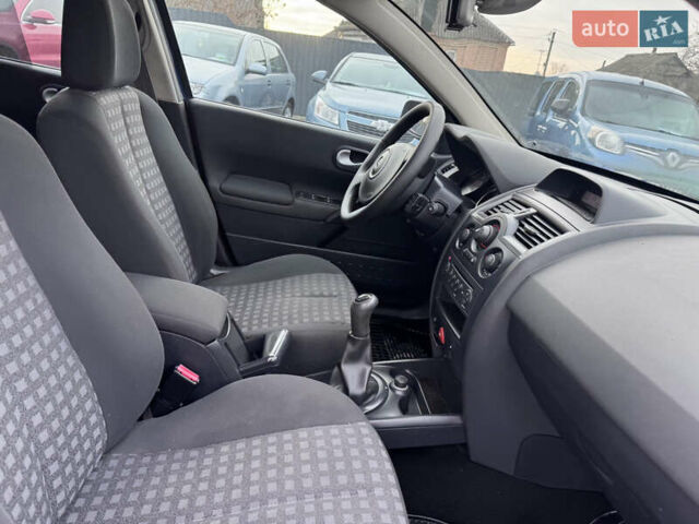 Синий Рено Меган, объемом двигателя 1.6 л и пробегом 240 тыс. км за 5400 $, фото 17 на Automoto.ua