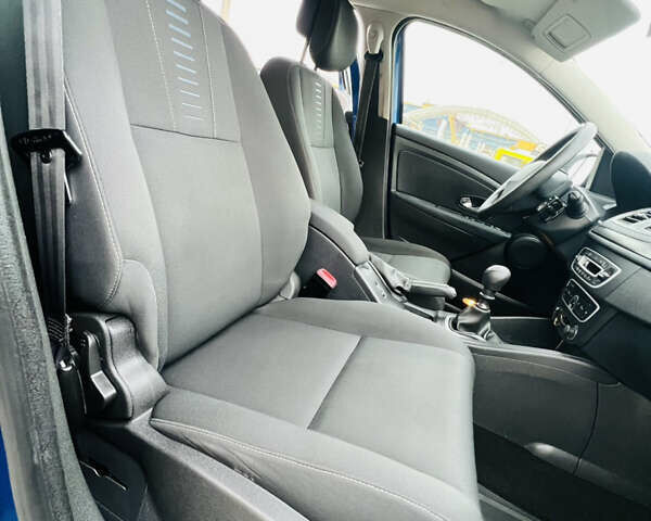 Синий Рено Меган, объемом двигателя 1.6 л и пробегом 252 тыс. км за 7000 $, фото 43 на Automoto.ua