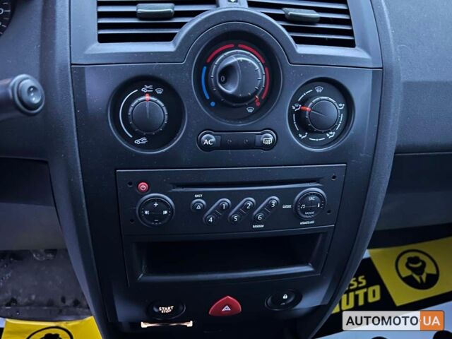 Синий Рено Меган, объемом двигателя 1.6 л и пробегом 161 тыс. км за 5899 $, фото 10 на Automoto.ua