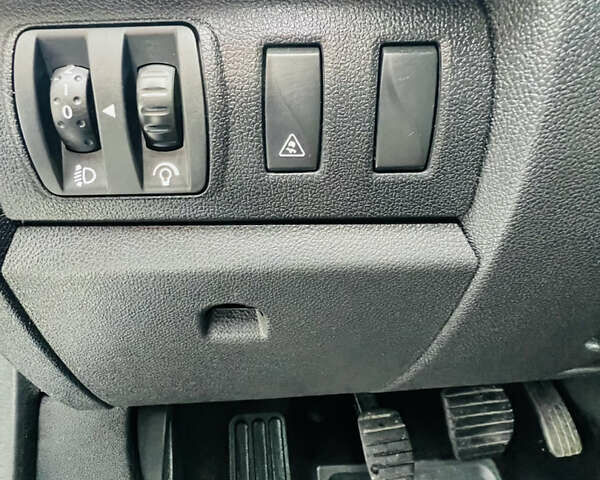 Синий Рено Меган, объемом двигателя 1.6 л и пробегом 252 тыс. км за 7000 $, фото 54 на Automoto.ua