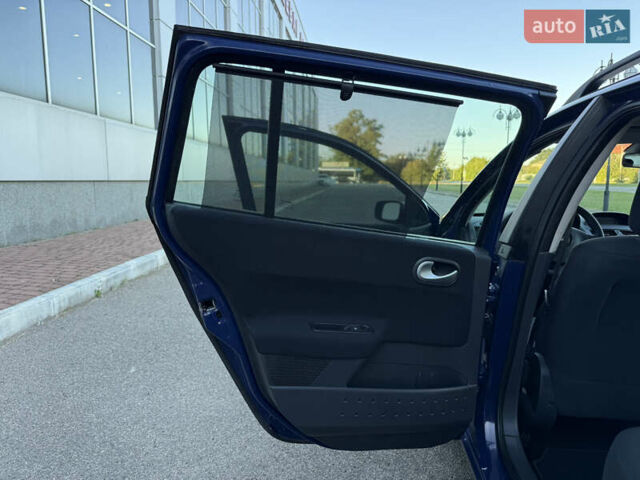Рено Меган 2009 у Белой Церкве на Automoto.ua Синій Рено Меган, об'ємом двигуна 1.6 л та пробігом 202 тис. км за 5500 $, фото 82 на Automoto.ua