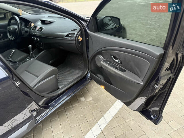 Синий Рено Меган, объемом двигателя 1.46 л и пробегом 220 тыс. км за 5600 $, фото 29 на Automoto.ua