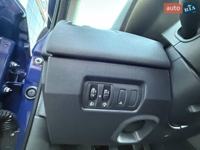Рено Меган 2009 у Белой Церкве на Automoto.ua Синій Рено Меган, об'ємом двигуна 1.6 л та пробігом 202 тис. км за 5500 $, фото 72 на Automoto.ua